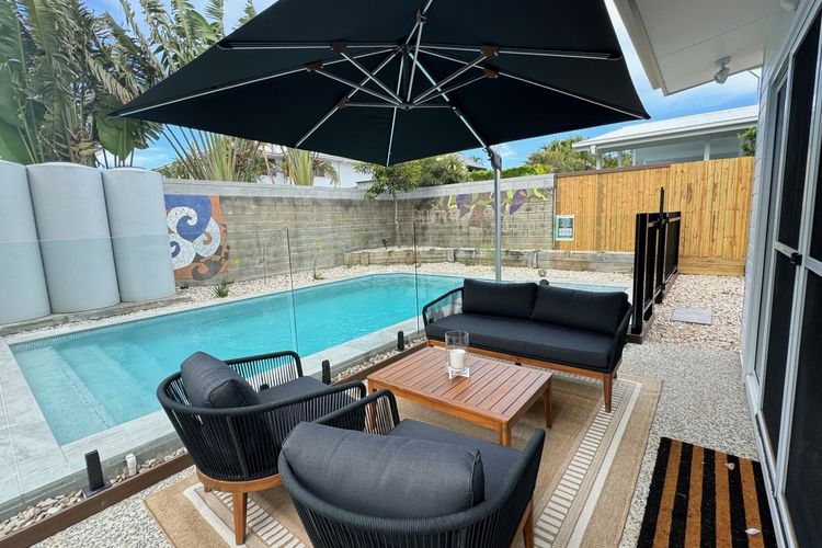 The Beachside Sanctuary -500m from Beach with Pool & Heated Spa