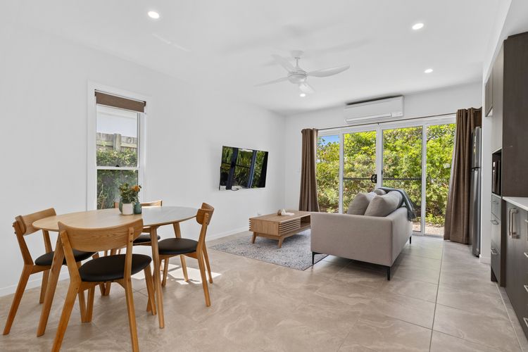 The Beachside Sanctuary -500m from Beach with Pool & Heated Spa