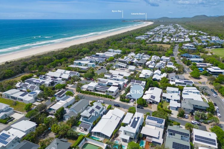 The Beachside Sanctuary -500m from Beach with Pool & Heated Spa