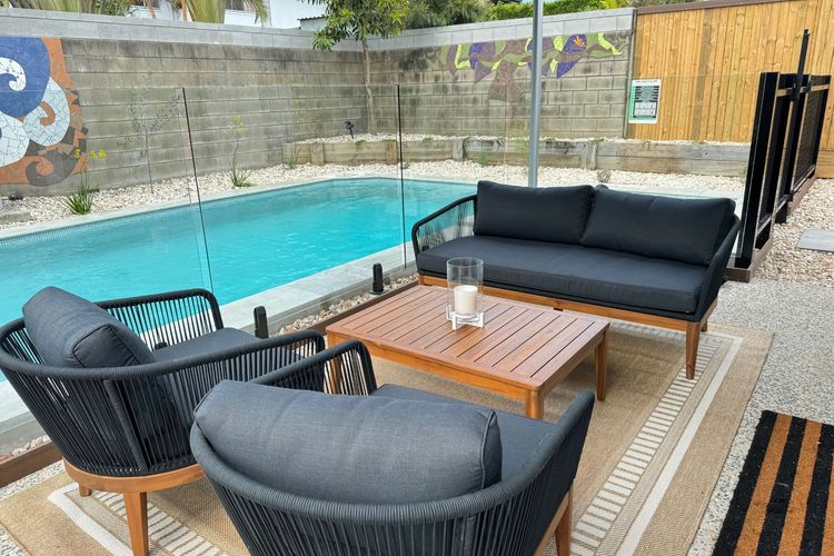 The Beachside Sanctuary -500m from Beach with Pool & Heated Spa