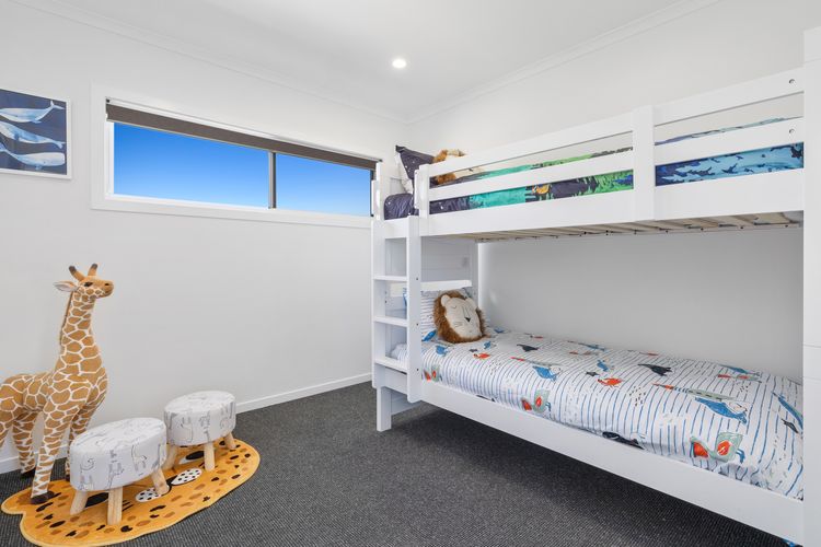 The Beachside Sanctuary -500m from Beach with Pool & Heated Spa