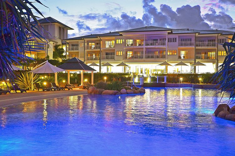 Resort on the Beach 5114/15 with resort Pool