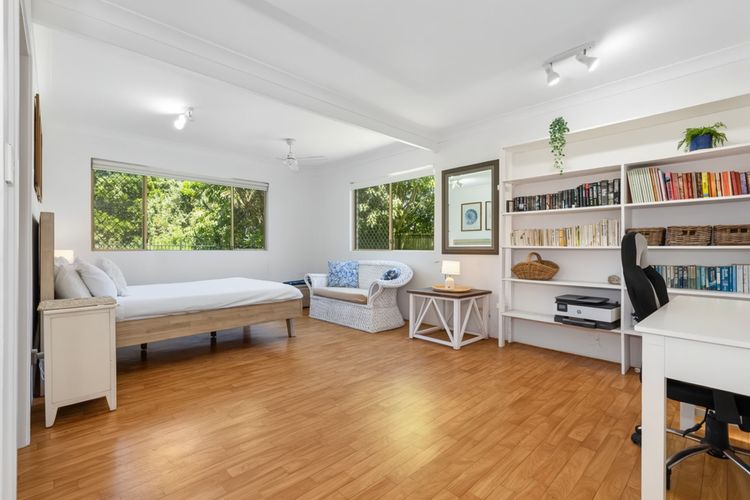 Classic Beach House on Surfside – Pet Friendly
