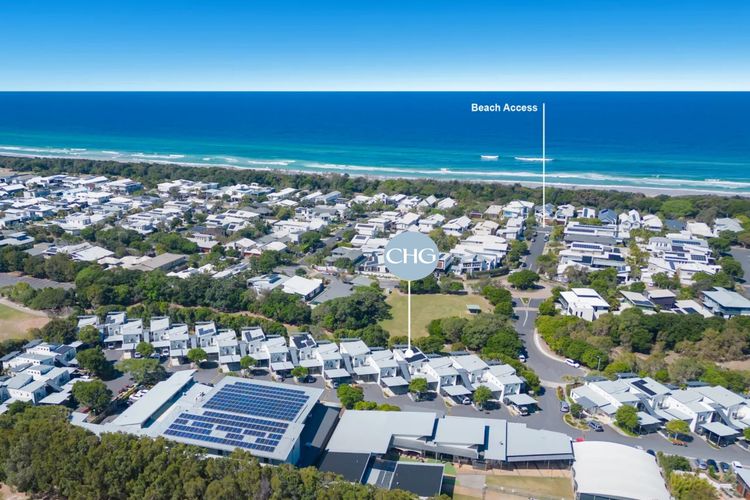 Coastal Chic Apartment – with Pool & Gym!