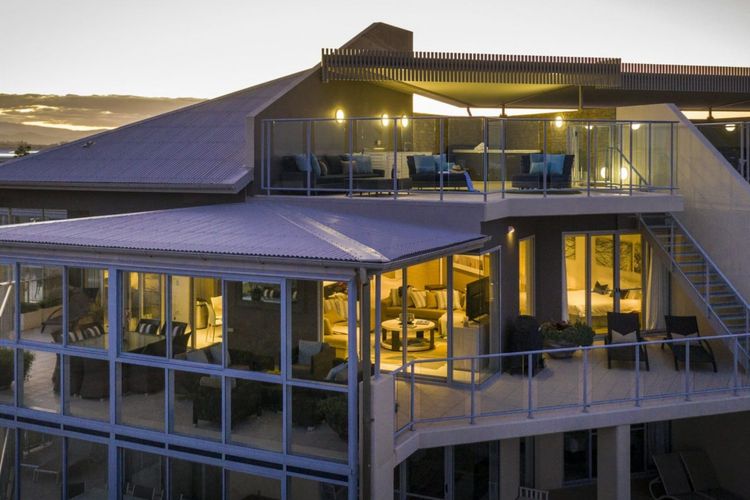 1322 Luxury Beachfront Penthouse with Rooftop Jacuzzi