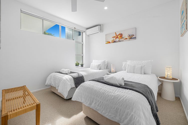 Luxe on the Beach – Coastal Elegance with Rooftop