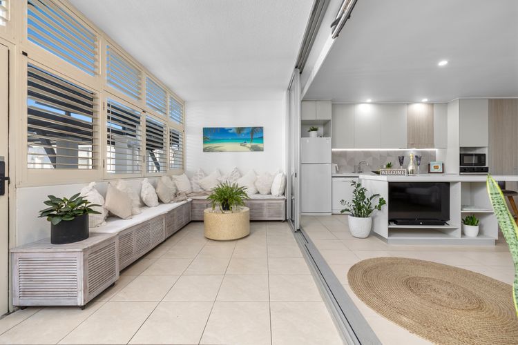 Luxe on the Beach – Coastal Elegance with Rooftop