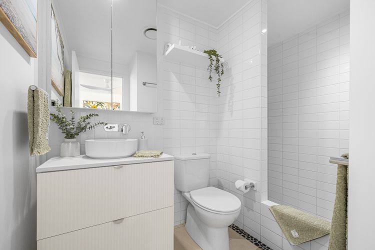 Luxe on the Beach – Coastal Elegance with Rooftop