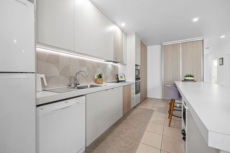 Luxe on the Beach – Coastal Elegance with Rooftop