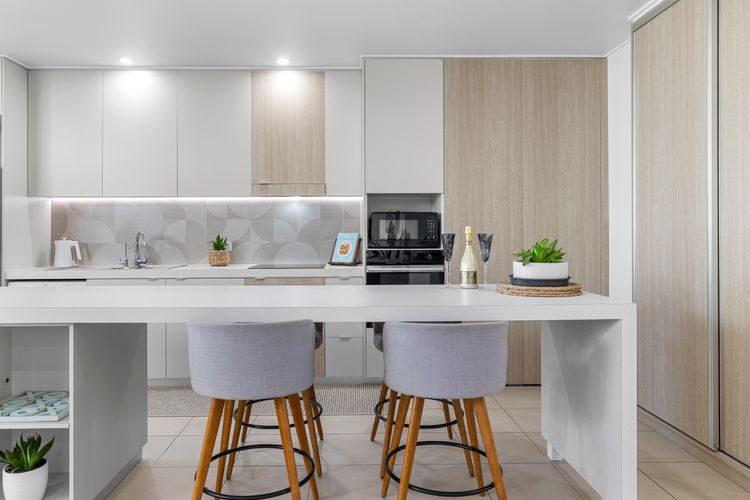 Luxe on the Beach – Coastal Elegance with Rooftop