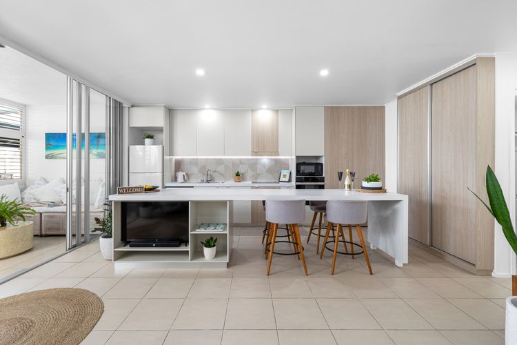 Luxe on the Beach – Coastal Elegance with Rooftop