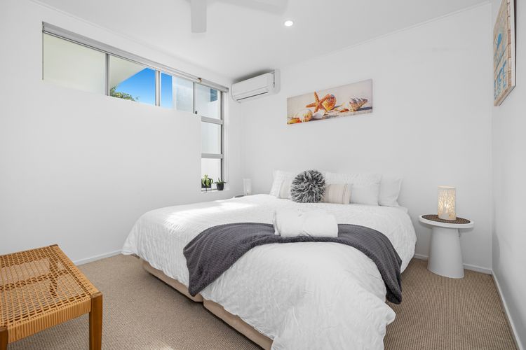 Luxe on the Beach – Coastal Elegance with Rooftop