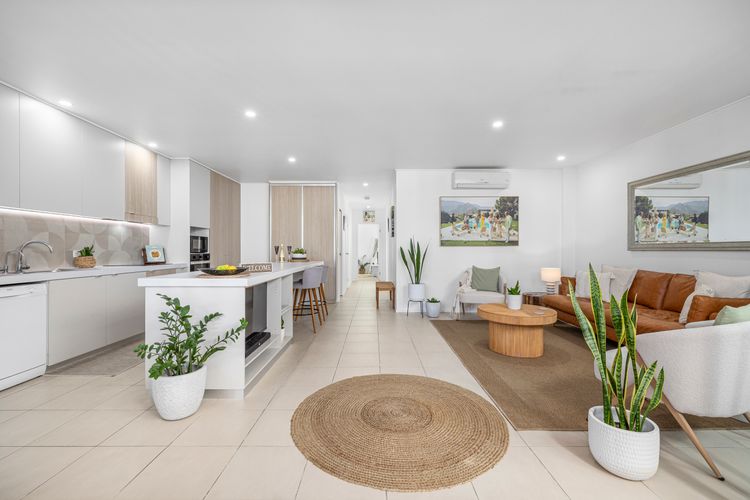 Luxe on the Beach – Coastal Elegance with Rooftop