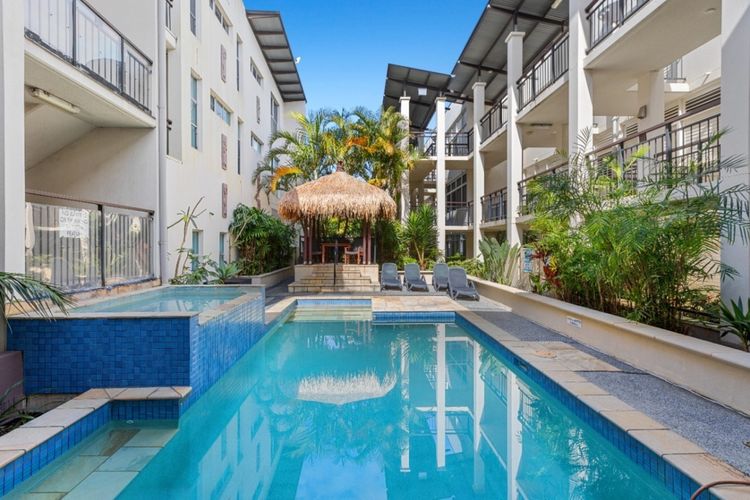 Luxe on the Beach – Coastal Elegance with Rooftop