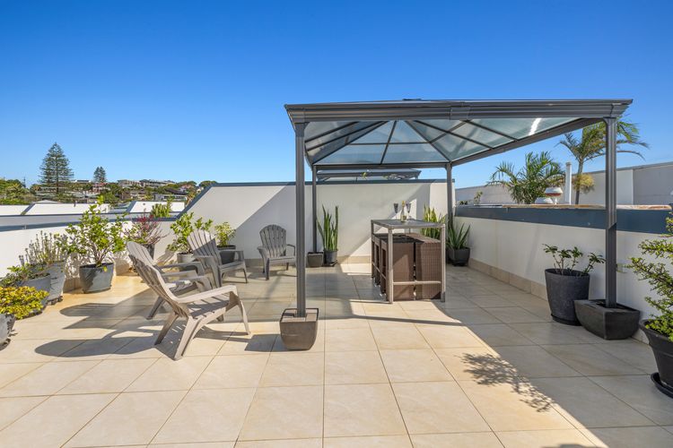 Luxe on the Beach – Coastal Elegance with Rooftop