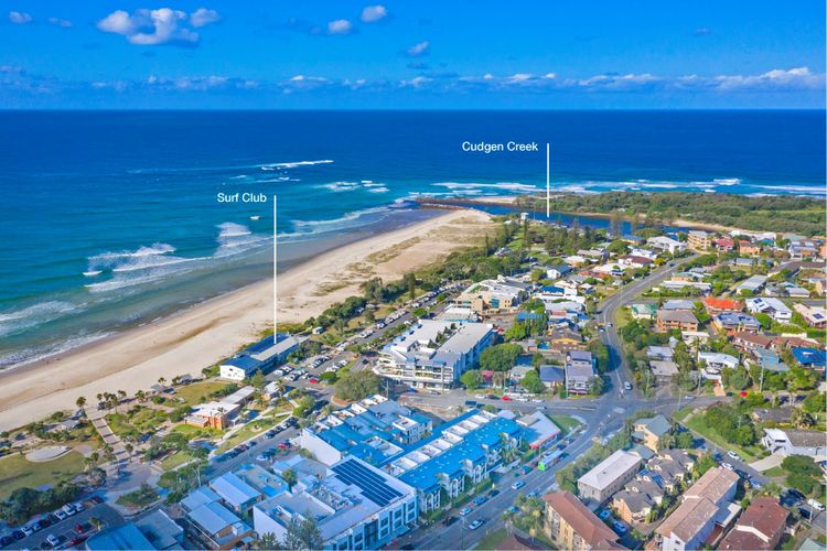 Luxe on the Beach – Coastal Elegance with Rooftop