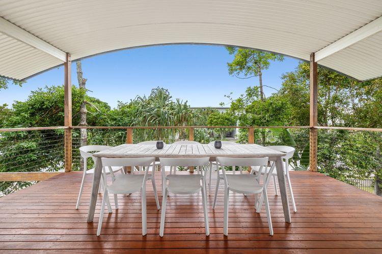 Beach Shacks 1 – 240m to Beach with Pool, Spa and Bbq