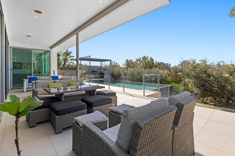 Salt Beach Escape – Coastal Reserve views and Pool