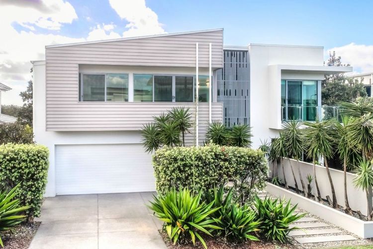 Salt Beach Escape – Coastal Reserve views and Pool