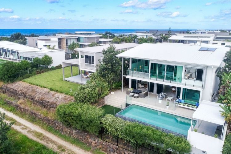 Salt Beach Escape – Coastal Reserve views and Pool