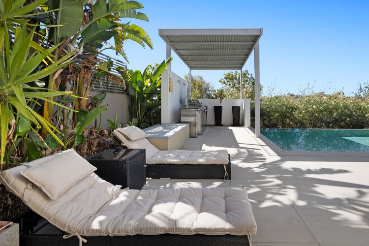 Salt Beach Escape – Coastal Reserve views and Pool