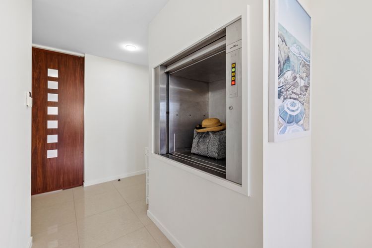 Ming 3 – Beachfront on Marine Parade