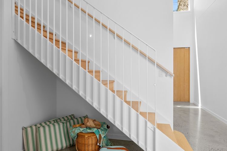 Pearl House – Coastal Luxury Retreat with Pool