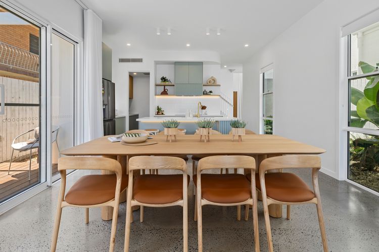 Pearl House – Coastal Luxury Retreat with Pool