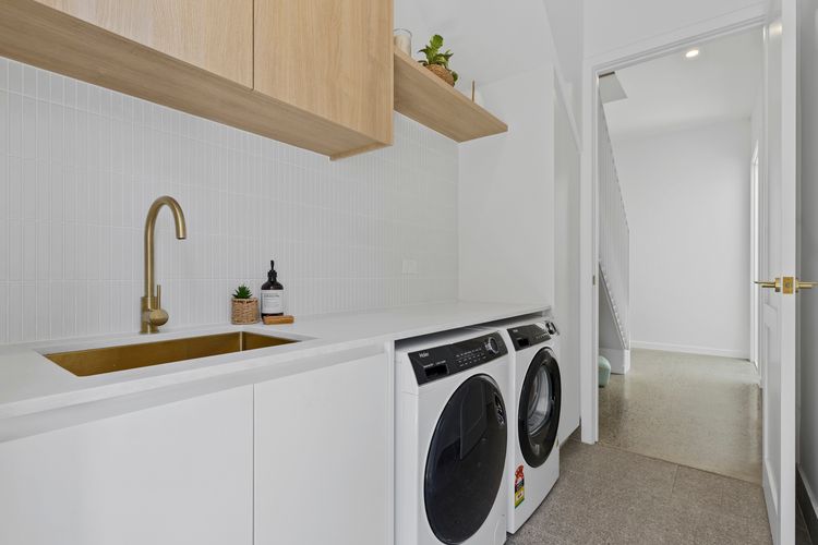 Pearl House – Coastal Luxury Retreat with Pool