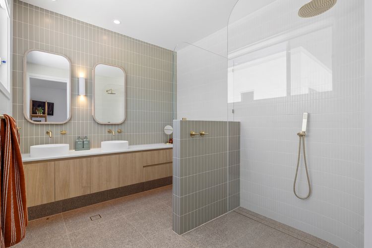 Pearl House – Coastal Luxury Retreat with Pool