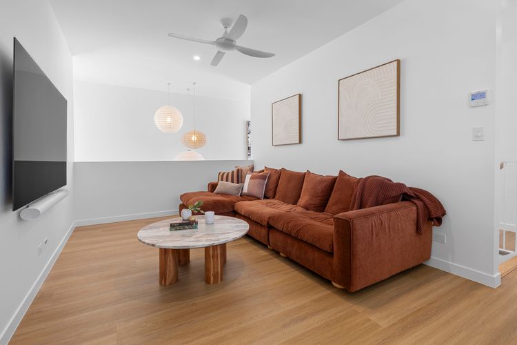 Pearl House – Coastal Luxury Retreat with Pool