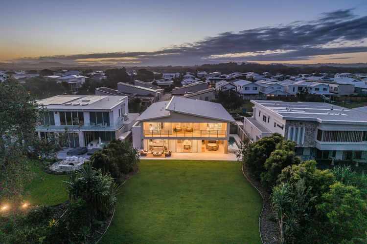 Cylinder Shores – Luxury Beachfront Home