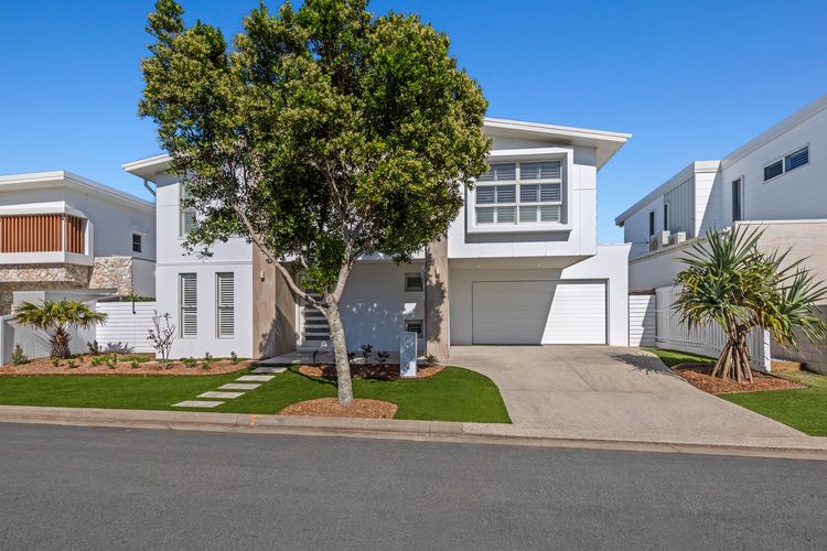 Cylinder Shores – Luxury Beachfront Home