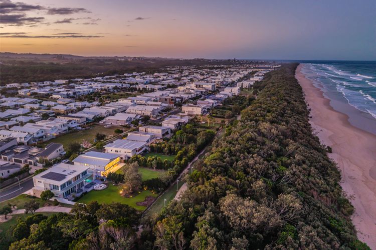 Cylinder Shores – Luxury Beachfront Home