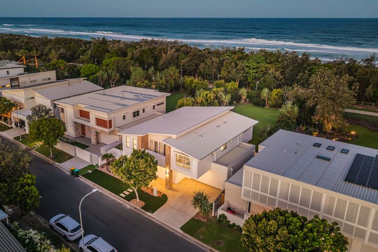 Cylinder Shores – Luxury Beachfront Home