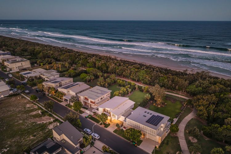 Cylinder Shores – Luxury Beachfront Home