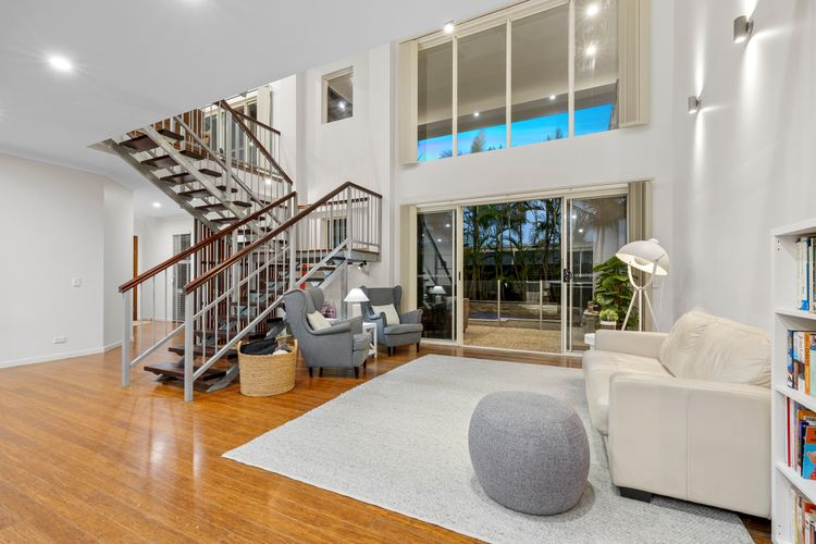 Surfmist by the Beach – Pet Friendly with Pool