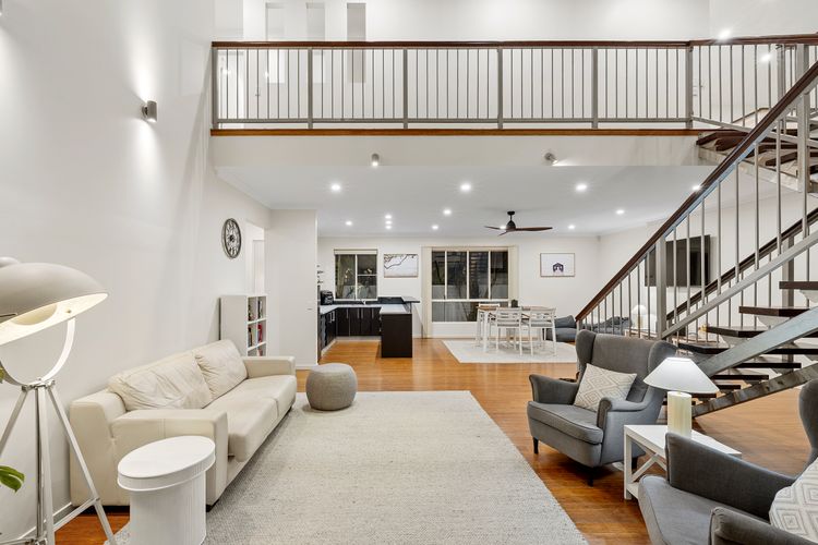 Surfmist by the Beach – Pet Friendly with Pool