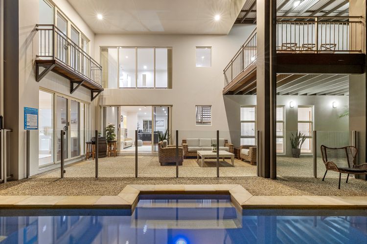 Surfmist by the Beach – Pet Friendly with Pool