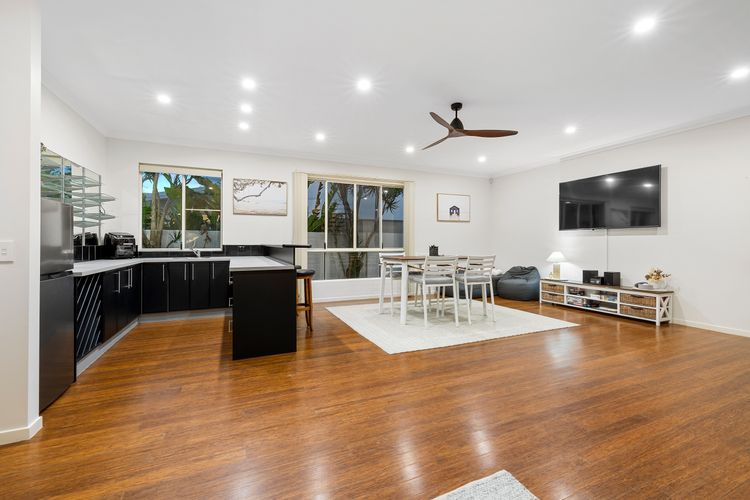 Surfmist by the Beach – Pet Friendly with Pool