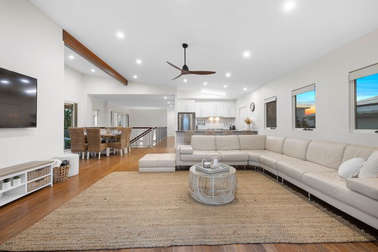 Surfmist by the Beach – Pet Friendly with Pool