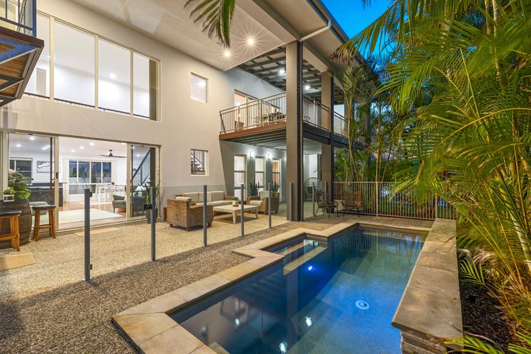 Surfmist by the Beach – Pet Friendly with Pool