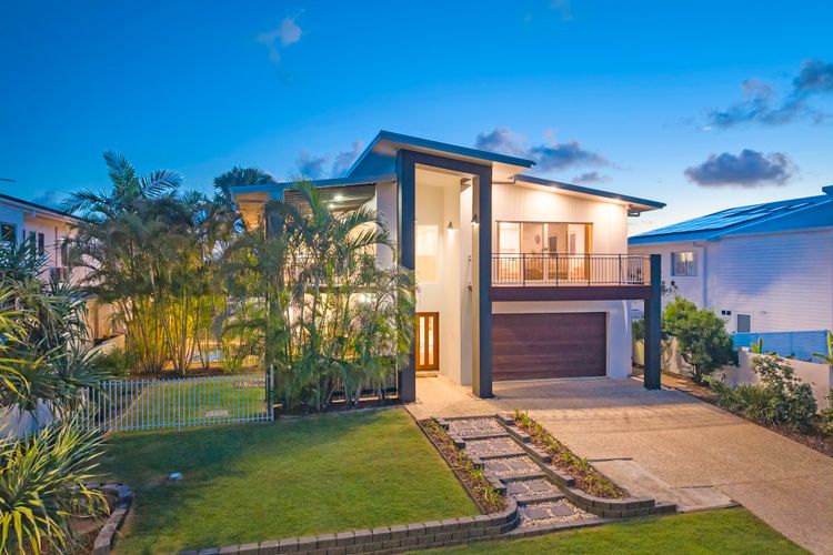 Surfmist by the Beach – Pet Friendly with Pool