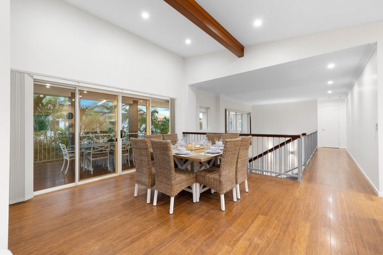 Surfmist by the Beach – Pet Friendly with Pool