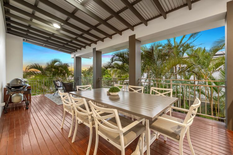 Surfmist by the Beach – Pet Friendly with Pool