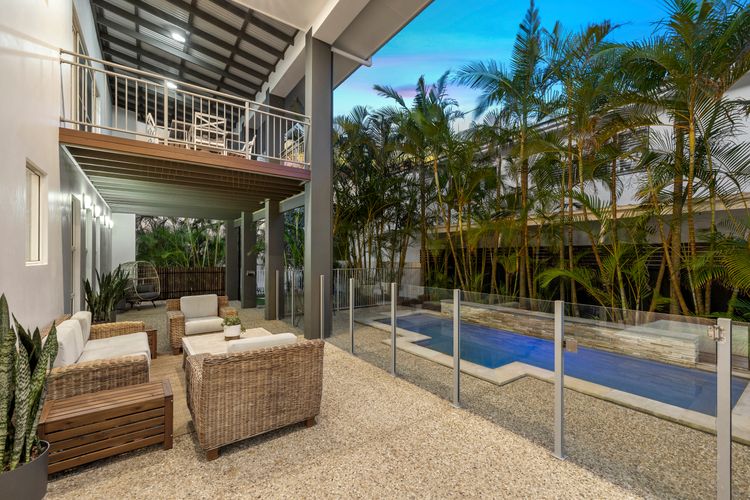 Surfmist by the Beach – Pet Friendly with Pool