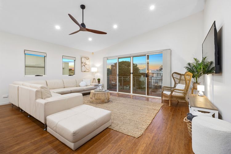 Surfmist by the Beach – Pet Friendly with Pool