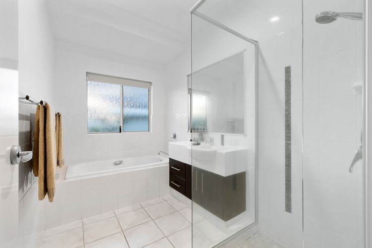 Surfmist by the Beach – Pet Friendly with Pool