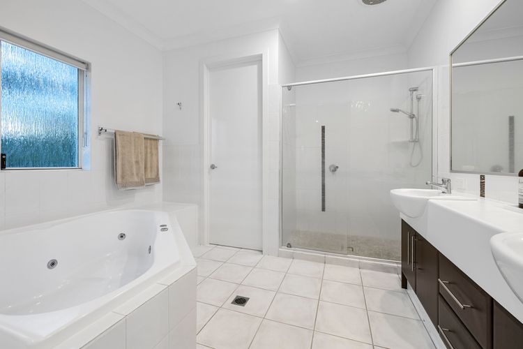 Surfmist by the Beach – Pet Friendly with Pool