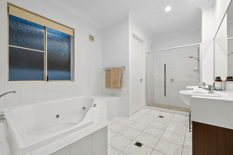 Surfmist by the Beach – Pet Friendly with Pool